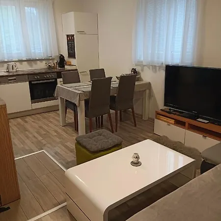 Kocka Na Prizemi Apartment Sastin-Straze