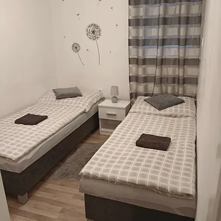 Kocka Na Prizemi Apartment *