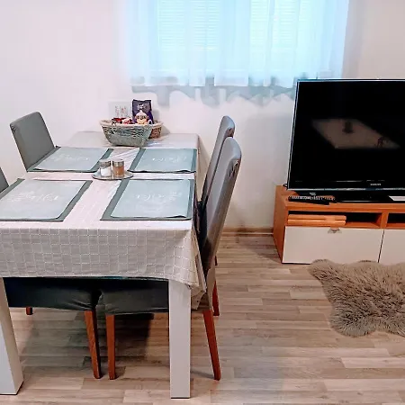 Kocka Na Prizemi Apartment *