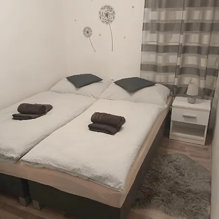 Kocka Na Prizemi Sastin-Straze