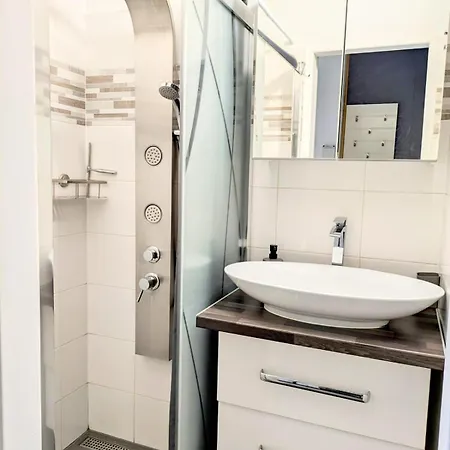 Kocka Na Prizemi * Sastin-Straze