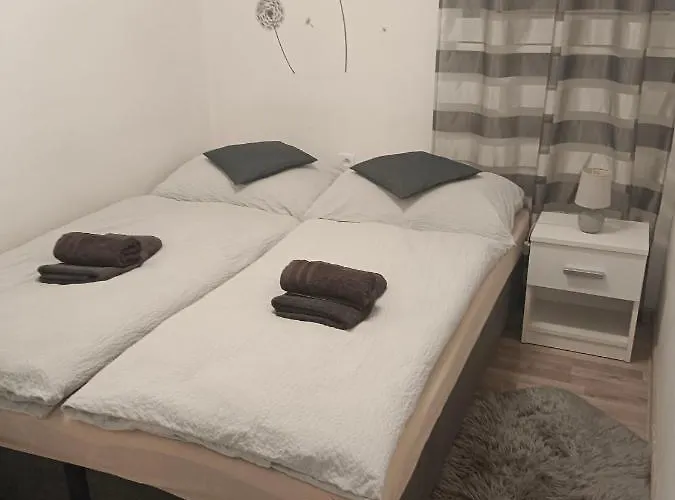 Kocka Na Prizemi Sastin-Straze