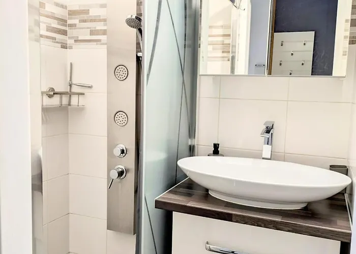 Kocka Na Prízemí * Sastin-Straze